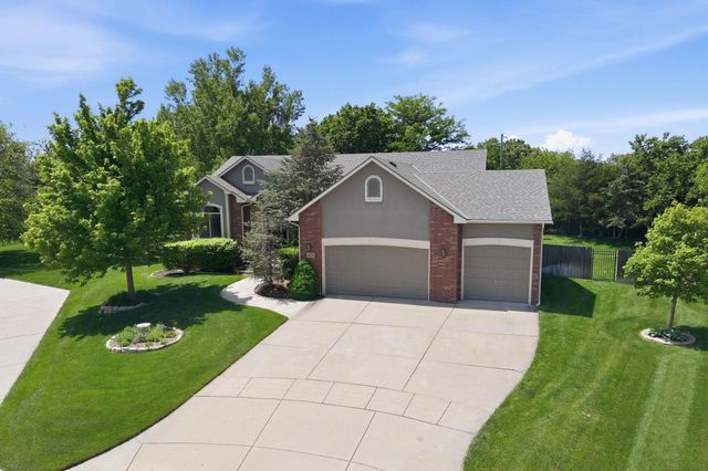 425 S Fawnwood Ct, Wichita, KS 67235