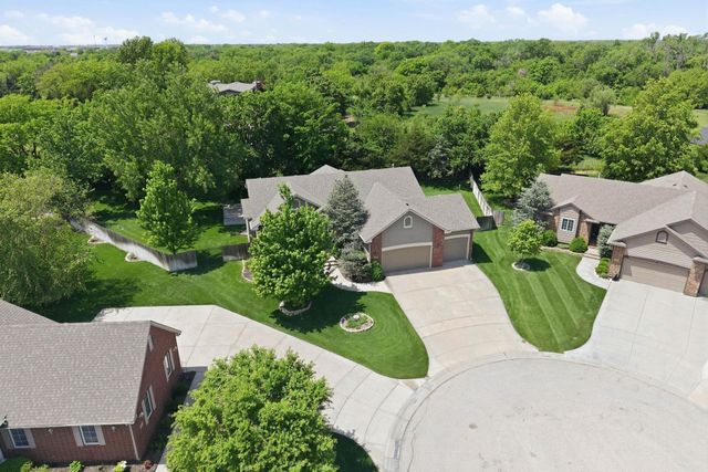 425 S Fawnwood Ct, Wichita, KS 67235