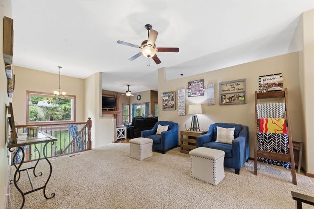 425 S Fawnwood Ct, Wichita, KS 67235