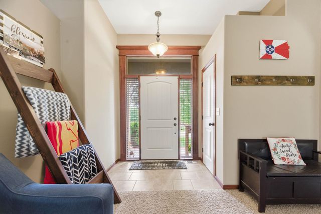 425 S Fawnwood Ct, Wichita, KS 67235