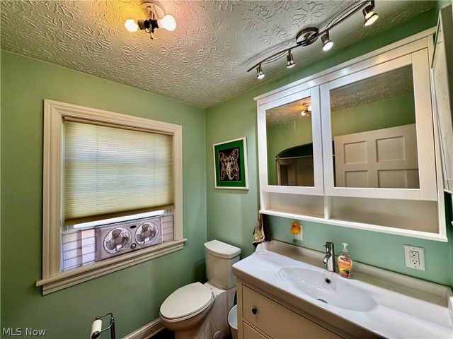 250 Malden Street, Akron, OH 44313