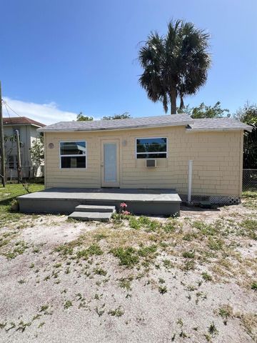 321 N 11th Street C, Fort Pierce, FL 34950