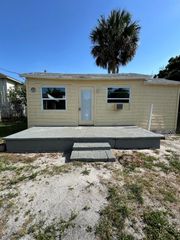 321 N 11th Street C, Fort Pierce, FL 34950