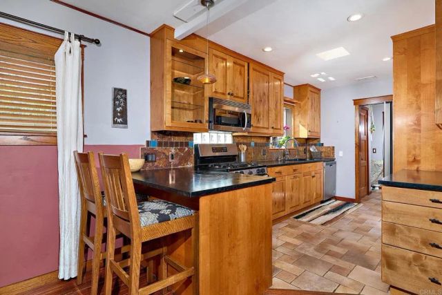 923 Eucalyptus Avenue, Vista, CA 92084