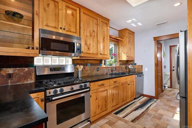 923 Eucalyptus Avenue, Vista, CA 92084