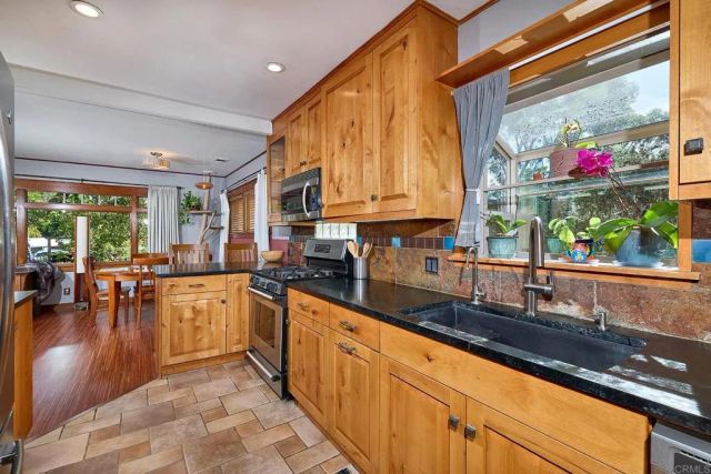 923 Eucalyptus Avenue, Vista, CA 92084