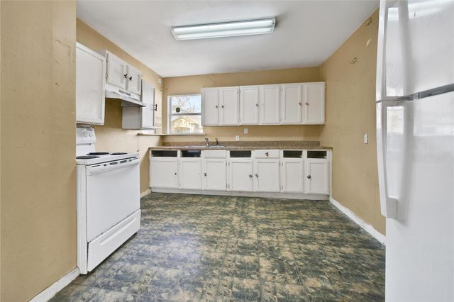 5774 Belarbor Street, Houston, TX 77033