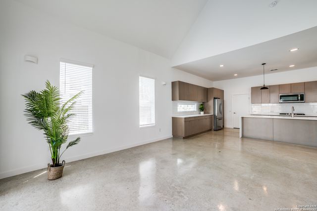 647 Simple Way, San Antonio, TX 78209