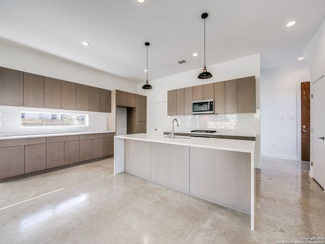 647 Simple Way, San Antonio, TX 78209