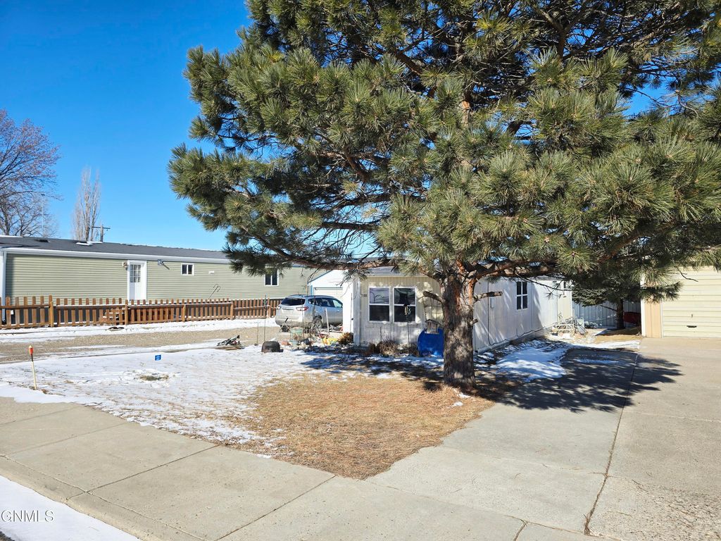 1100 11th Street SE, Mandan, ND 58554 photo 3