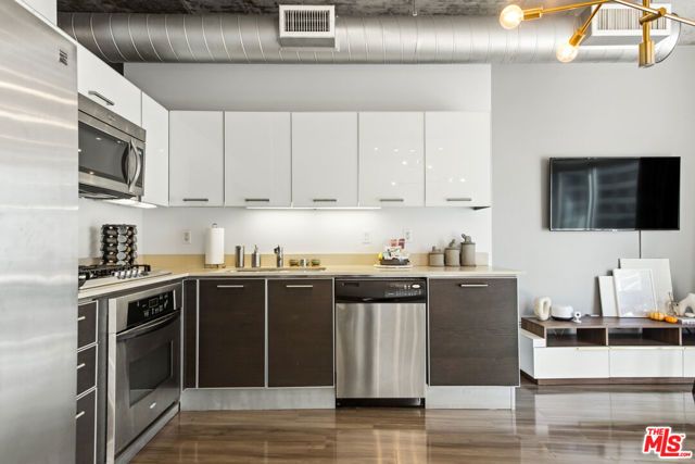 645 W 9th Street 529, Los Angeles, CA 90015