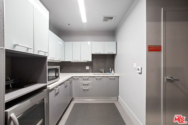 645 W 9th Street 529, Los Angeles, CA 90015