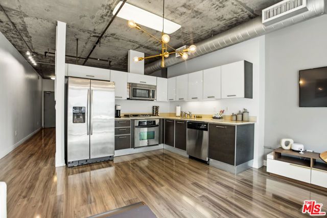 645 W 9th Street 529, Los Angeles, CA 90015