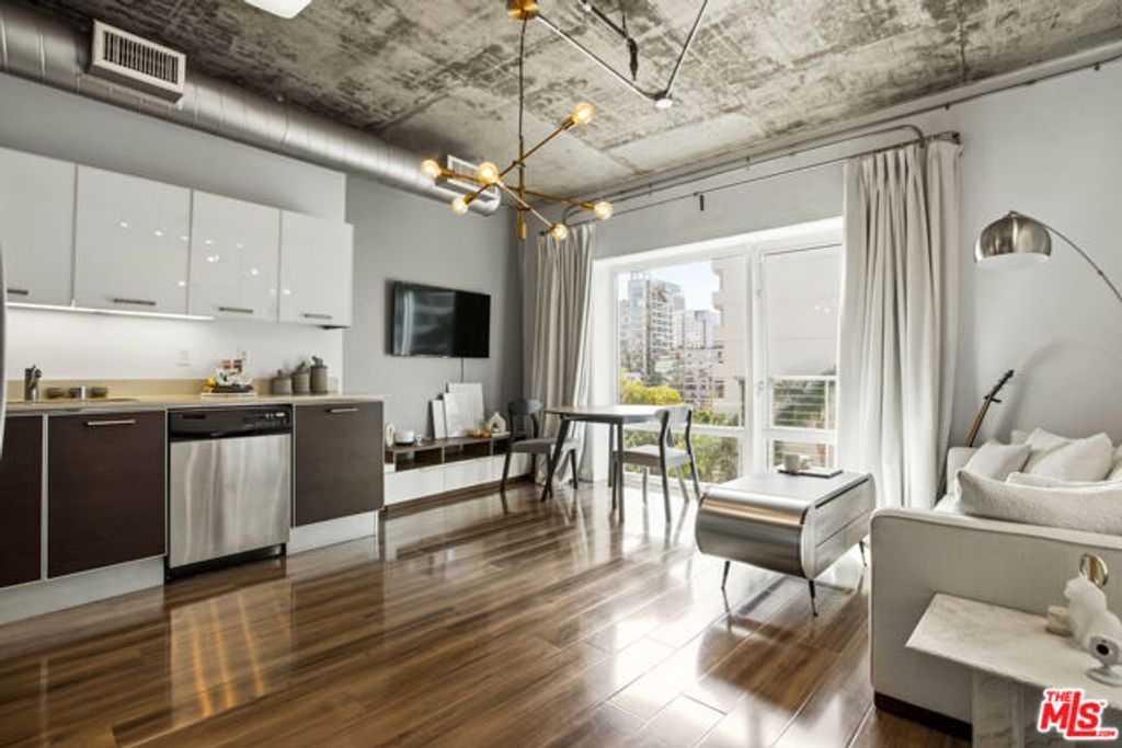 645 W 9th Street 529, Los Angeles, CA 90015