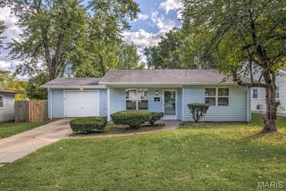 18 Redwood Drive, Florissant, MO 63031