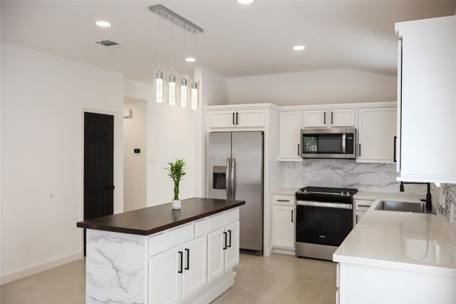 905 Whitewing Lane, College Station, TX 77845