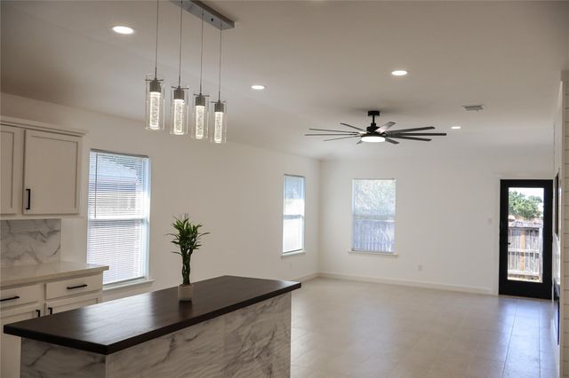 905 Whitewing Lane, College Station, TX 77845