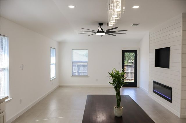 905 Whitewing Lane, College Station, TX 77845