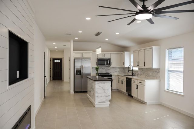 905 Whitewing Lane, College Station, TX 77845