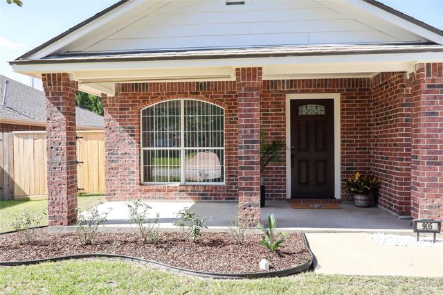 905 Whitewing Lane, College Station, TX 77845