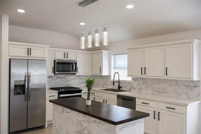 905 Whitewing Lane, College Station, TX 77845