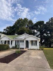 3000 Brigantine Dr, Pensacola, FL 32526