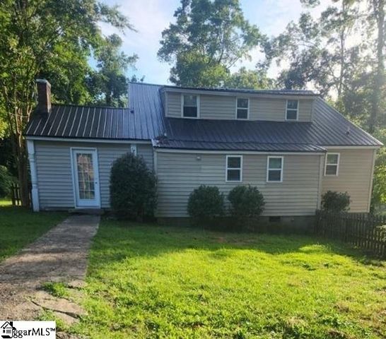 104 Maplebrook Street, Laurens, SC 29360