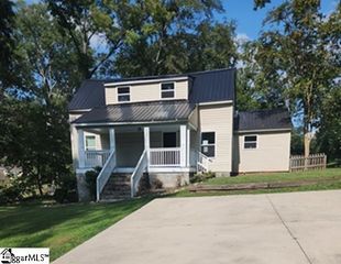 104 Maplebrook Street, Laurens, SC 29360