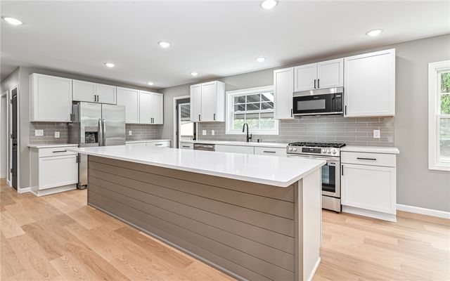 557 Morningstar Dr, Franklin Twp, PA 16117