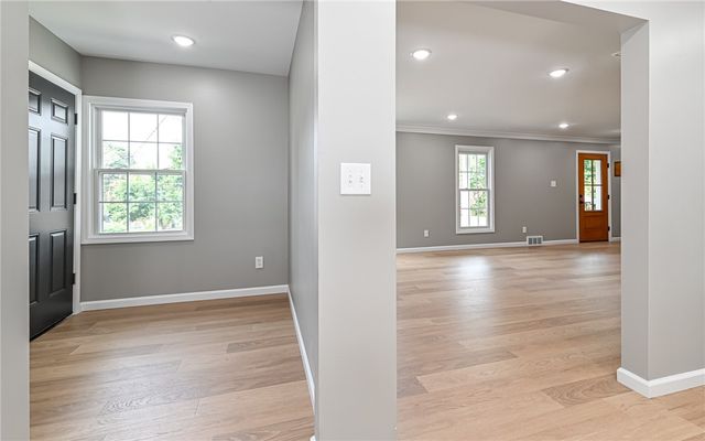 557 Morningstar Dr, Franklin Twp, PA 16117