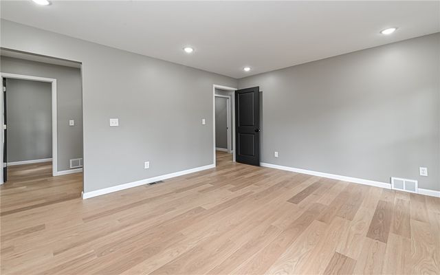 557 Morningstar Dr, Franklin Twp, PA 16117