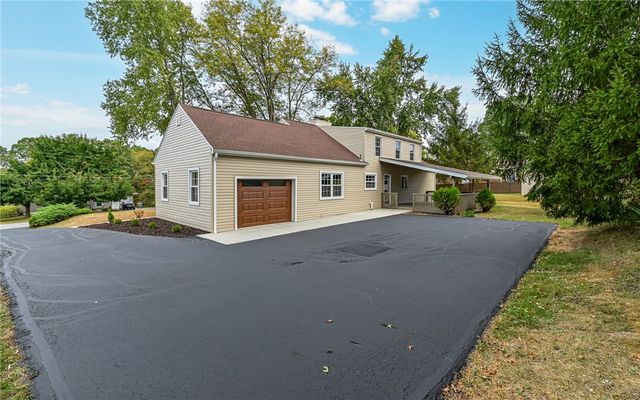 557 Morningstar Dr, Franklin Twp, PA 16117