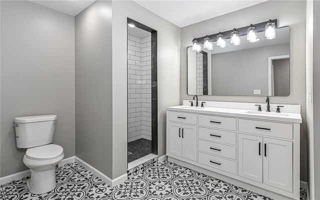 557 Morningstar Dr, Franklin Twp, PA 16117