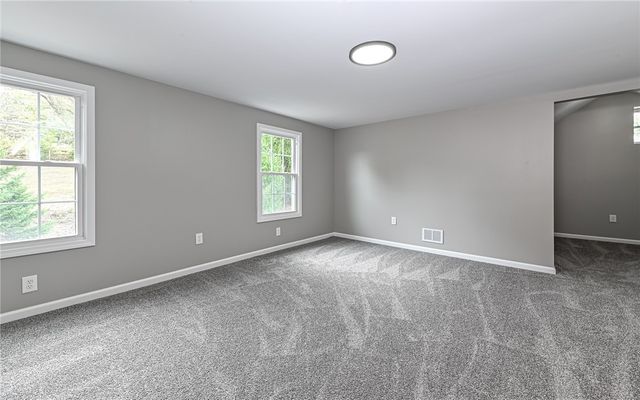 557 Morningstar Dr, Franklin Twp, PA 16117