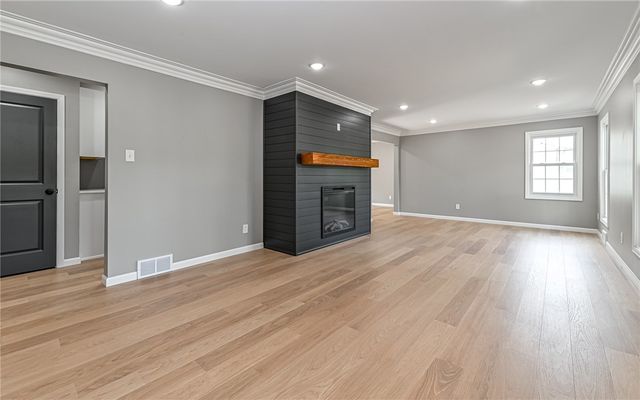 557 Morningstar Dr, Franklin Twp, PA 16117