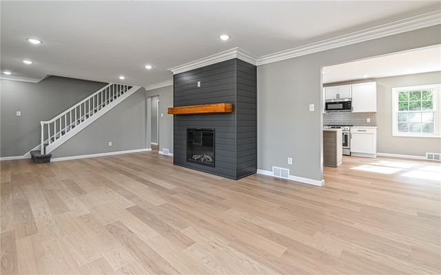 557 Morningstar Dr, Franklin Twp, PA 16117