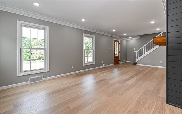 557 Morningstar Dr, Franklin Twp, PA 16117