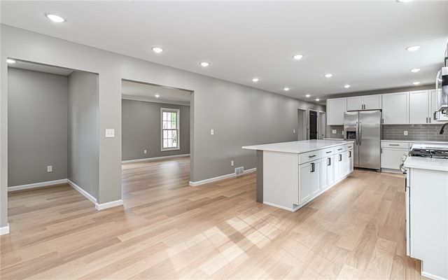 557 Morningstar Dr, Franklin Twp, PA 16117