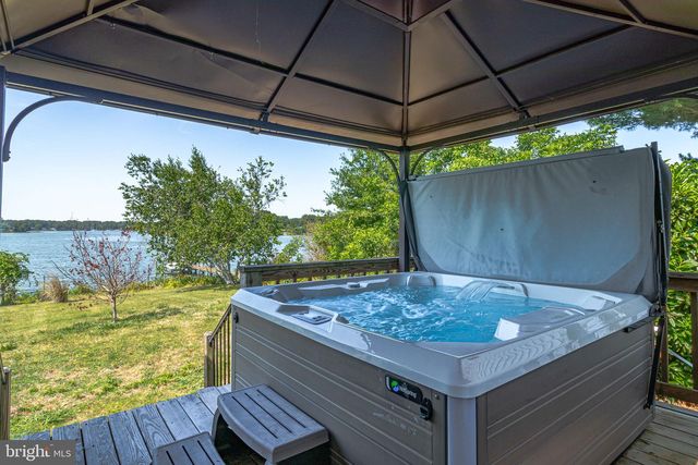 244 CHERRY ORCHARD LN, Montross, VA 22520