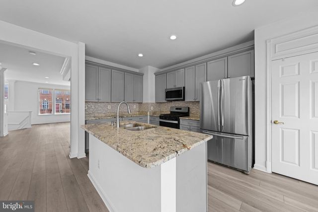 2598 LOGAN WOOD DR, Herndon, VA 20171