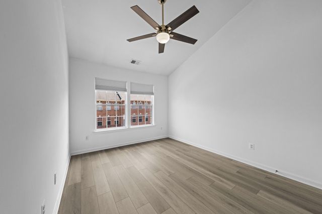 2598 LOGAN WOOD DR, Herndon, VA 20171