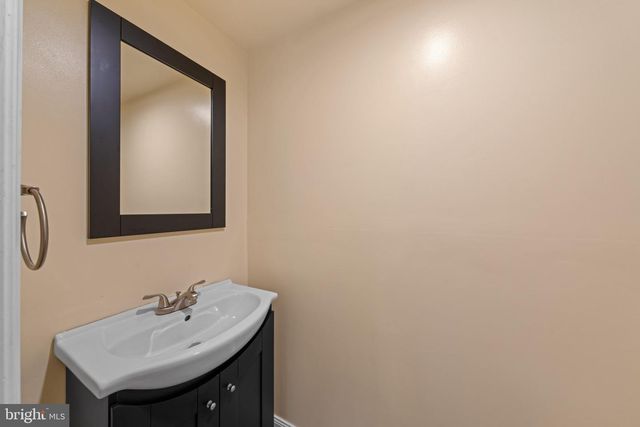2598 LOGAN WOOD DR, Herndon, VA 20171