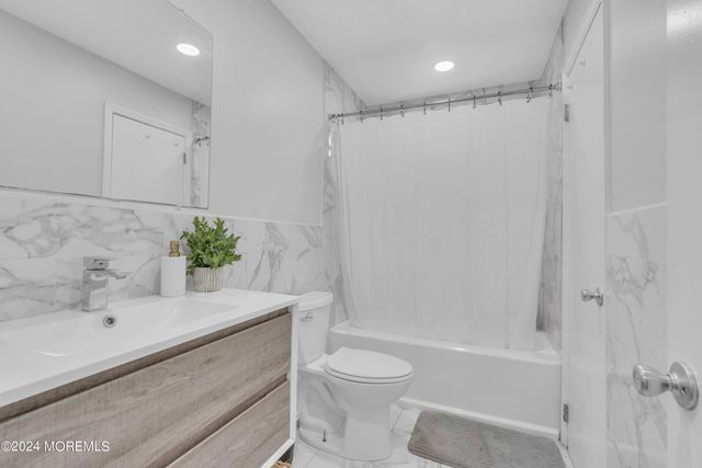1038 Hearthstone Drive, Lakewood, NJ 08701
