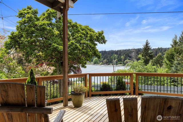 21275 Indianola Road NE, Poulsbo, WA 98370