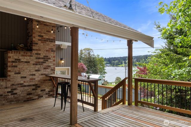 21275 Indianola Road NE, Poulsbo, WA 98370