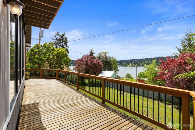 21275 Indianola Road NE, Poulsbo, WA 98370
