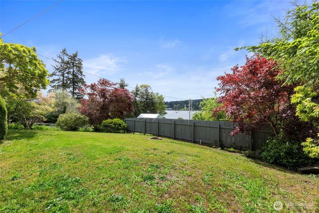 21275 Indianola Road NE, Poulsbo, WA 98370