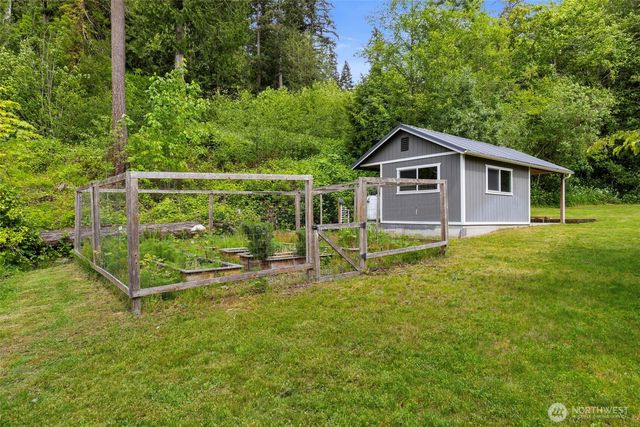 21275 Indianola Road NE, Poulsbo, WA 98370