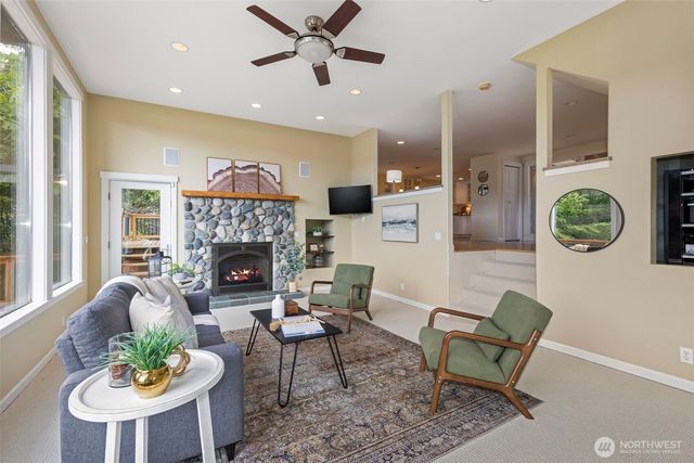 21275 Indianola Road NE, Poulsbo, WA 98370