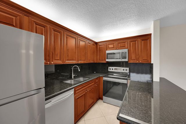 128 Lake Arbor Drive, Palm Springs, FL 33461